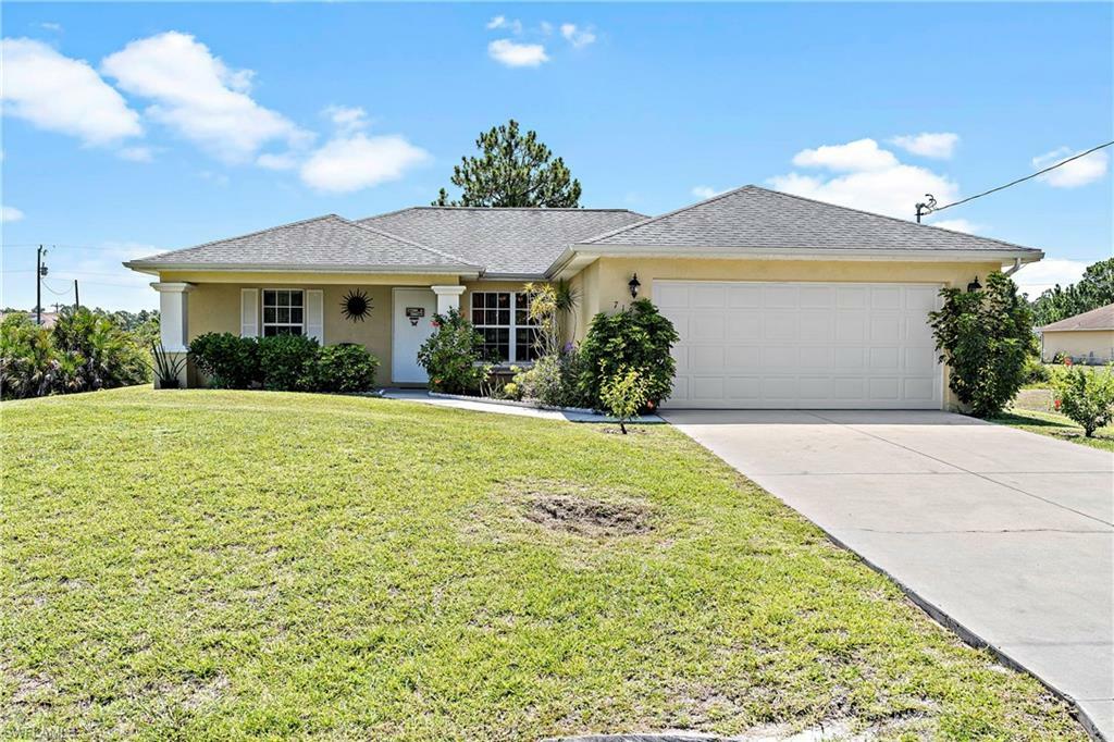 Property Photo:  719 Peacock Ave  FL 33974 