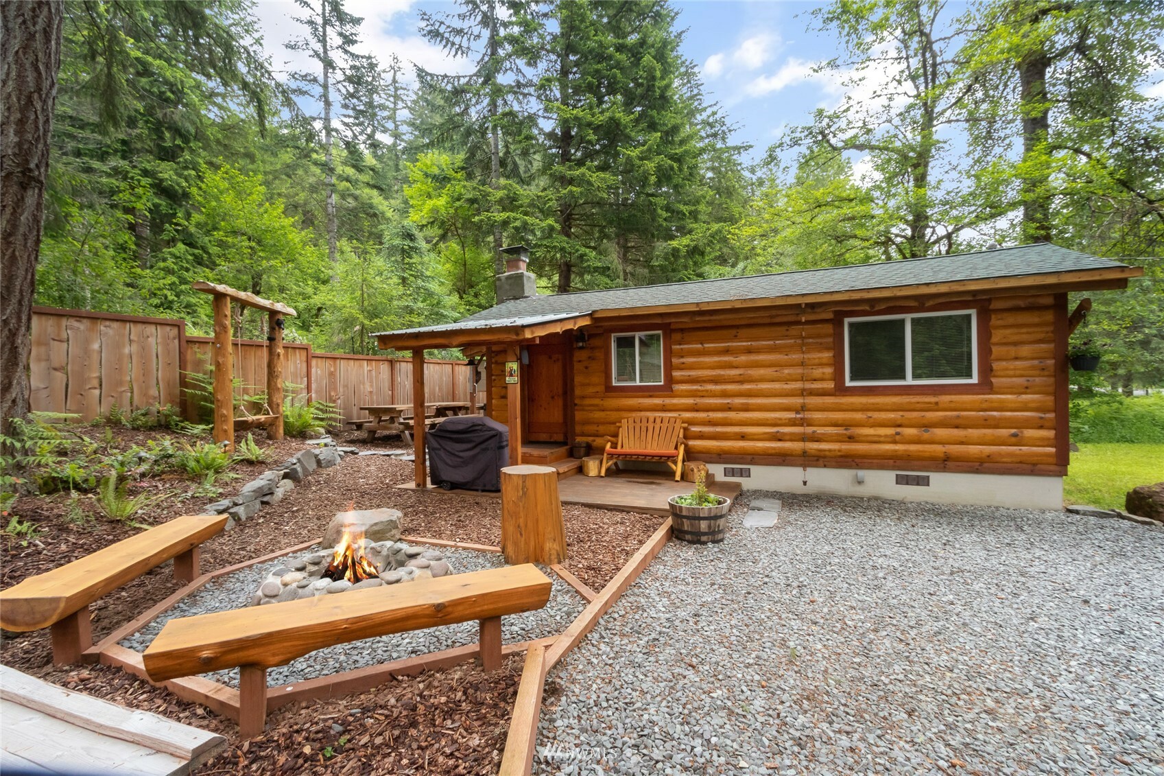 Property Photo:  102 Winthrop Pl  WA 98304 