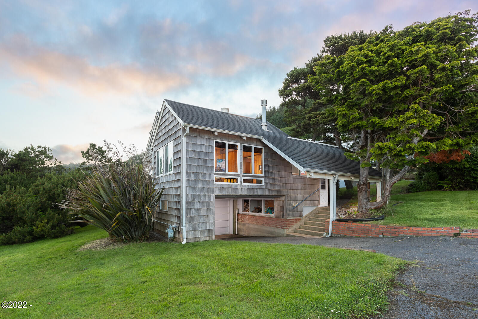 Property Photo:  1857 NE 70th Street  OR 97367