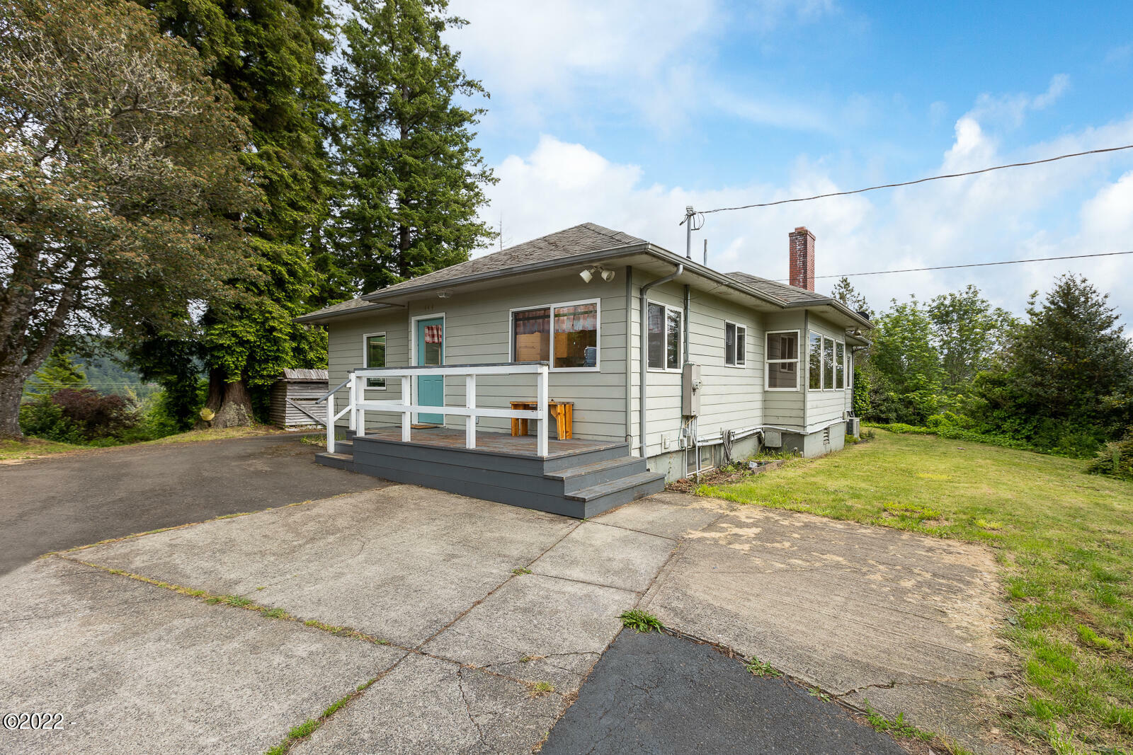 Property Photo:  444 NE Beech Street  OR 97391 