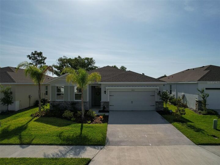 Property Photo: 5823 Oak Bridge Court FL 34211