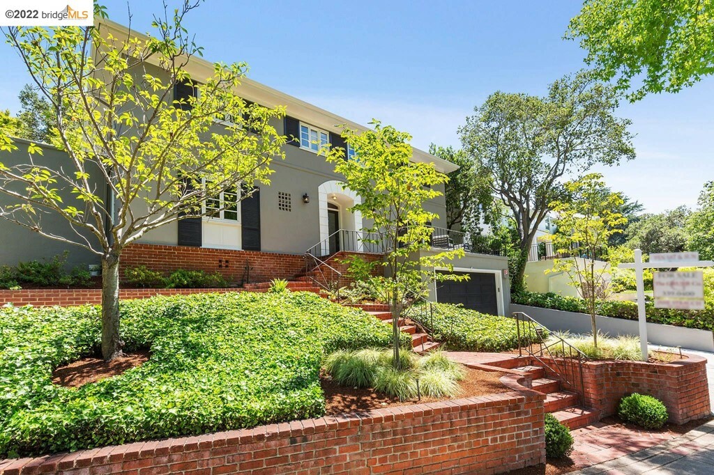 Property Photo: 500 Hampton Rd CA 94611