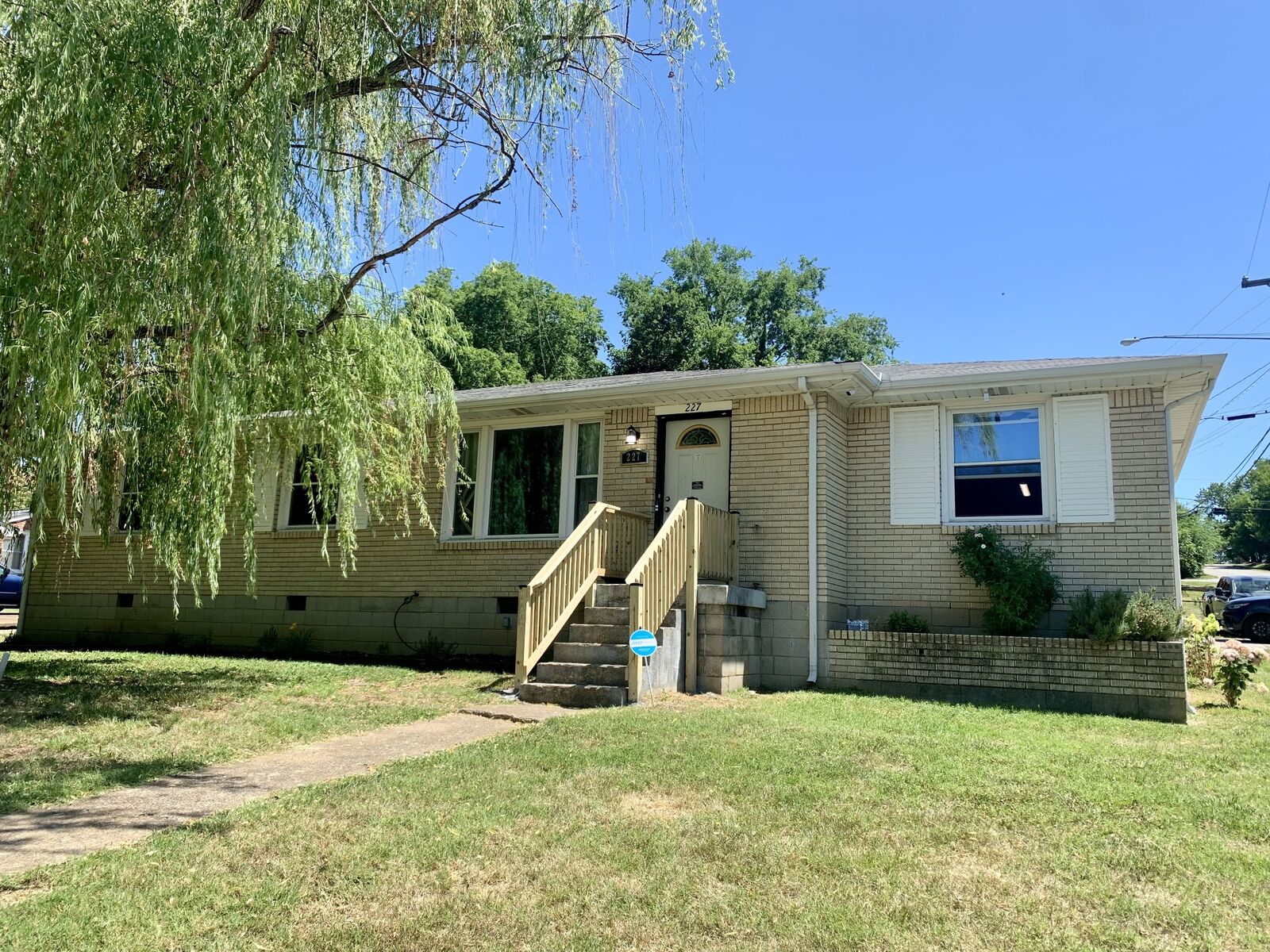 Property Photo: 227 Bonnaridge Dr TN 37076