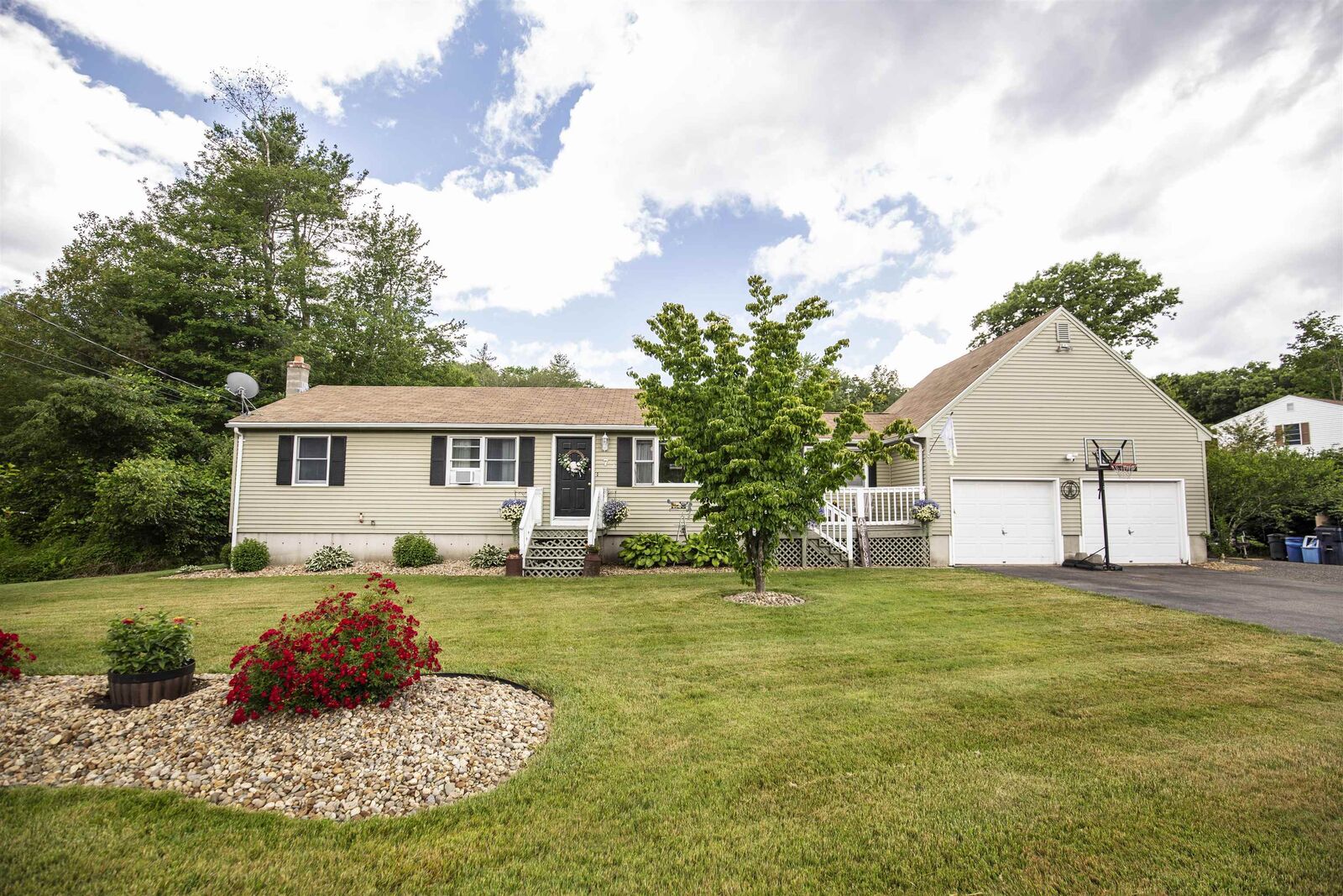 Property Photo: 7 1/2 Olesen Road NH 03038