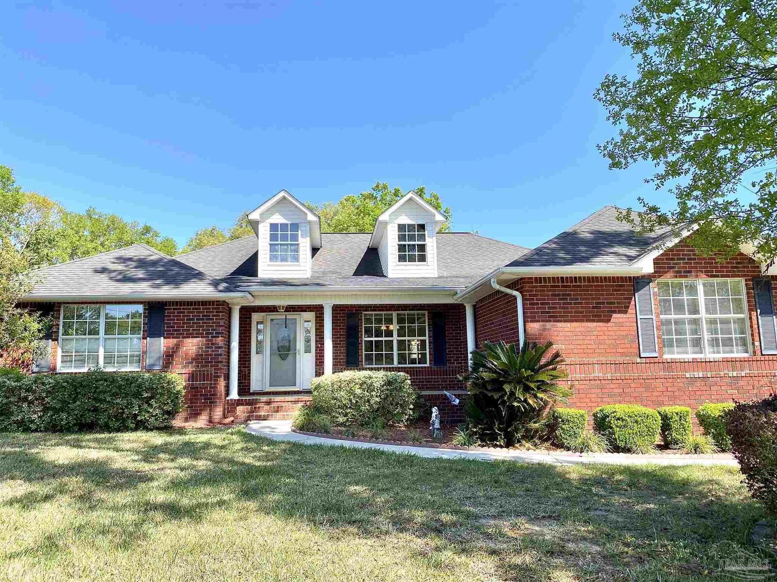 Property Photo: 1206 Oak Ridge Trl FL 32533