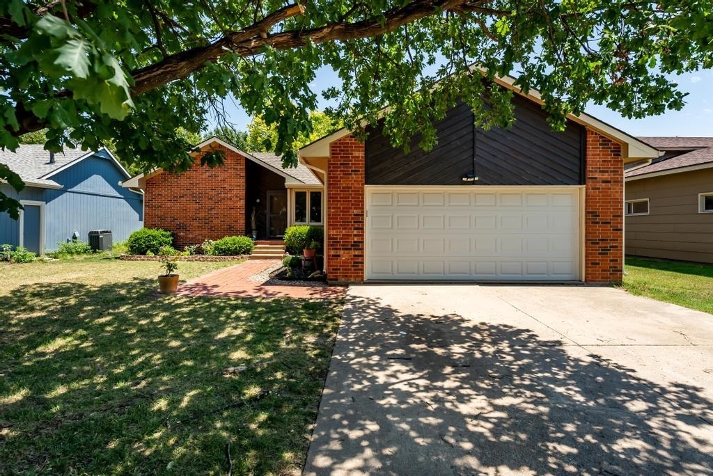 Property Photo:  1728 S Red Oaks St  KS 67207 