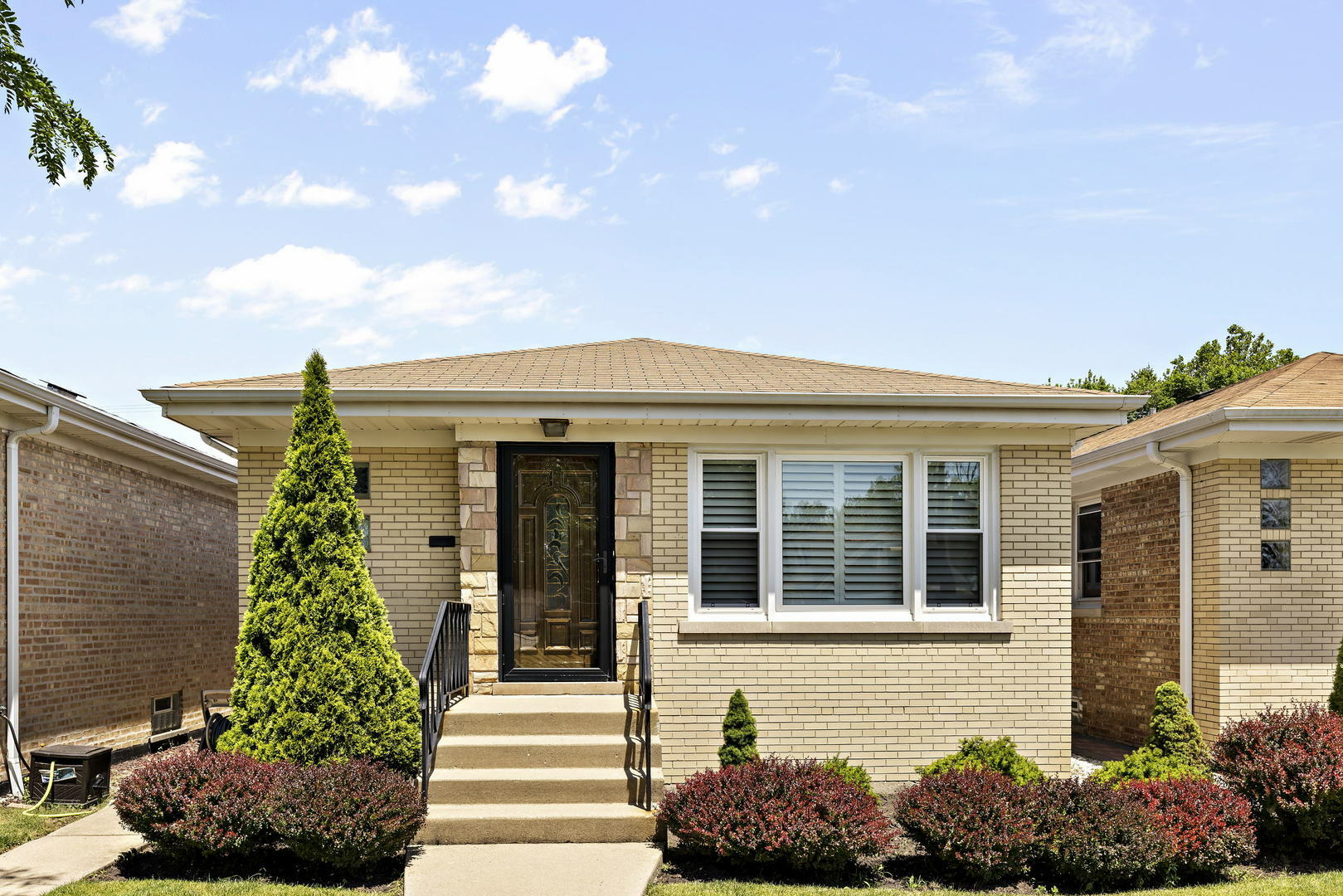 Property Photo: 7308 W Touhy Avenue IL 60631