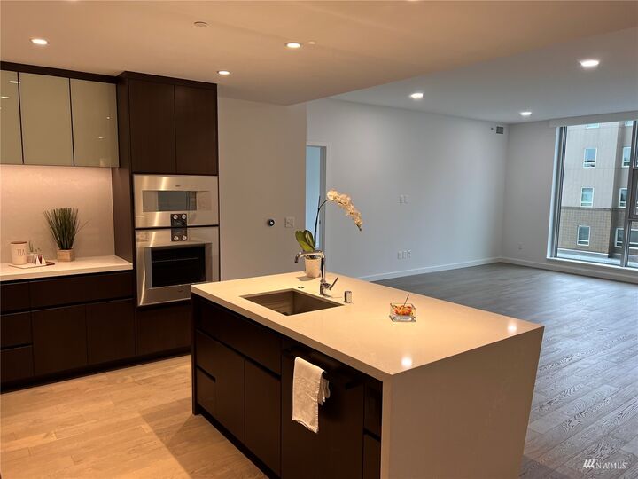 Property Photo:  188 Bellevue Way NE 502  WA 98004 