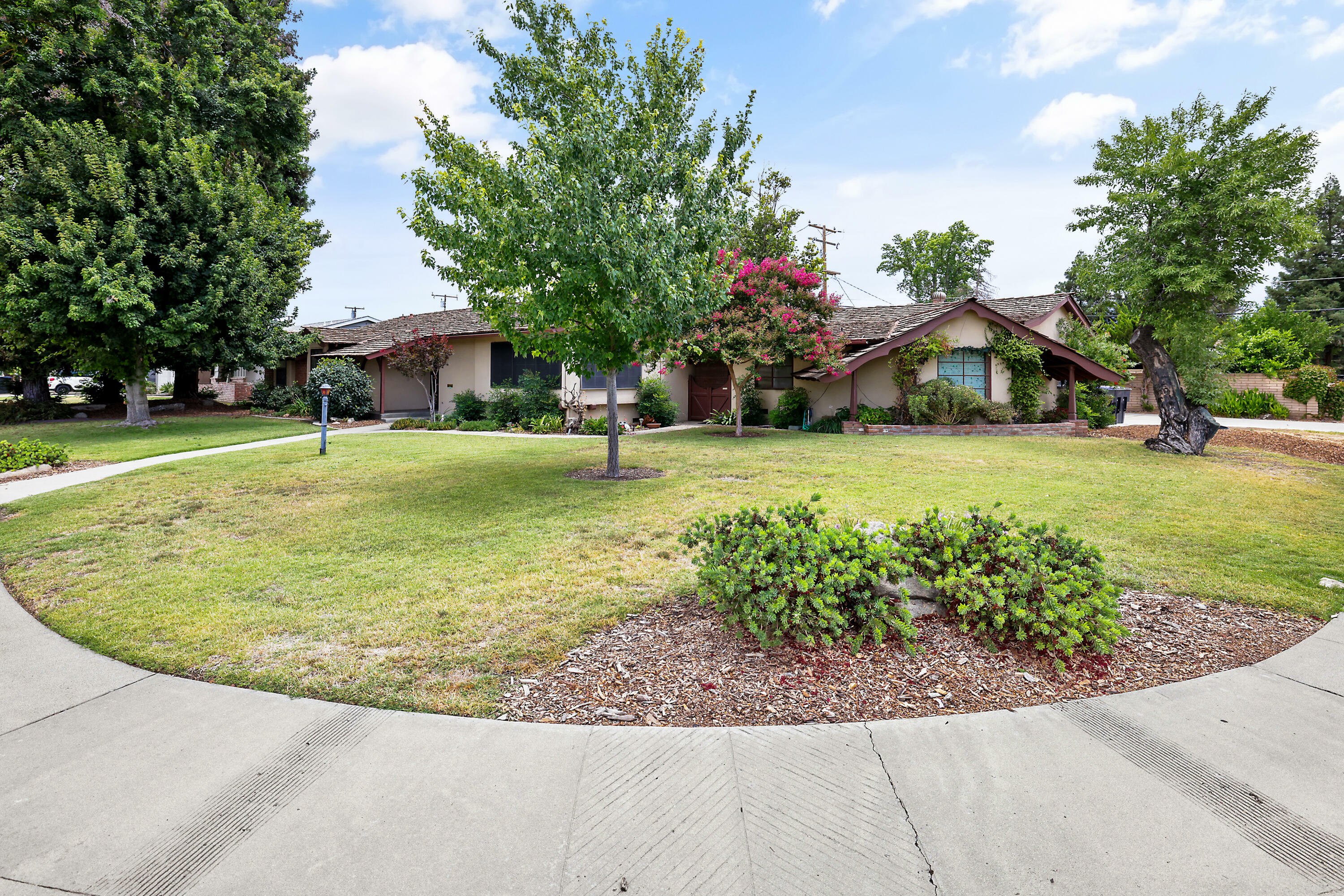 2336 S Locust Street  Visalia CA 93277 photo