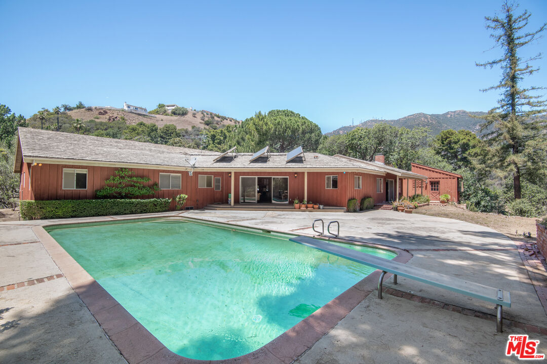 Property Photo:  1804   Manzanita Park Ave  CA 90265 