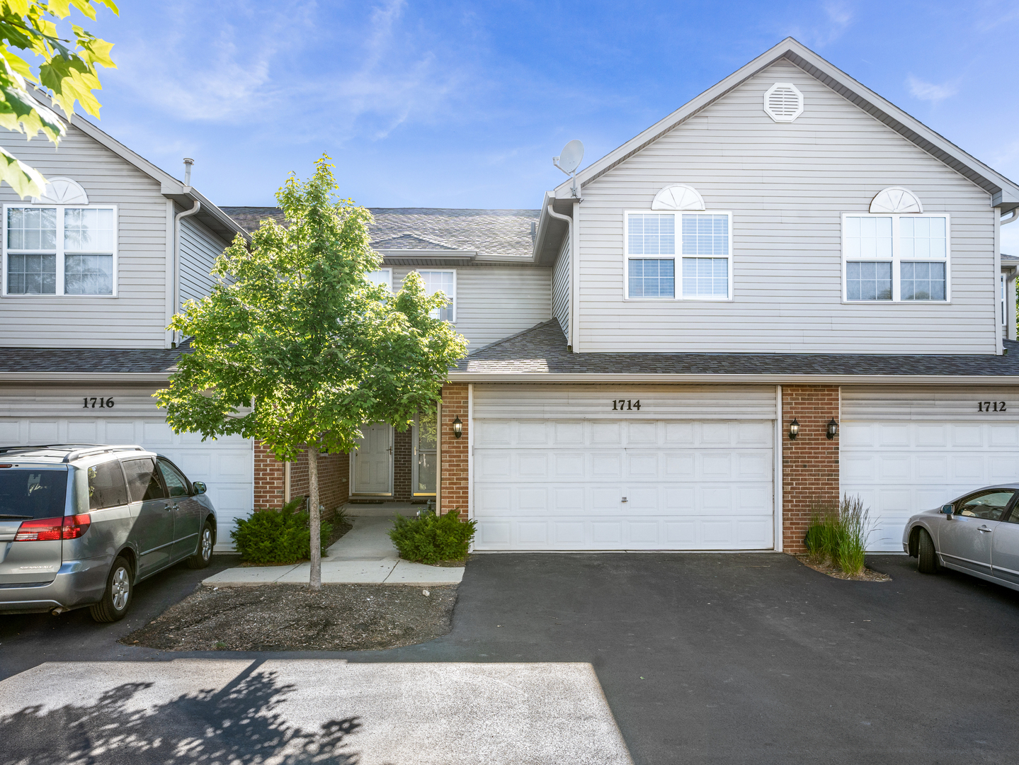 Property Photo: 1714 Windward Avenue IL 60563