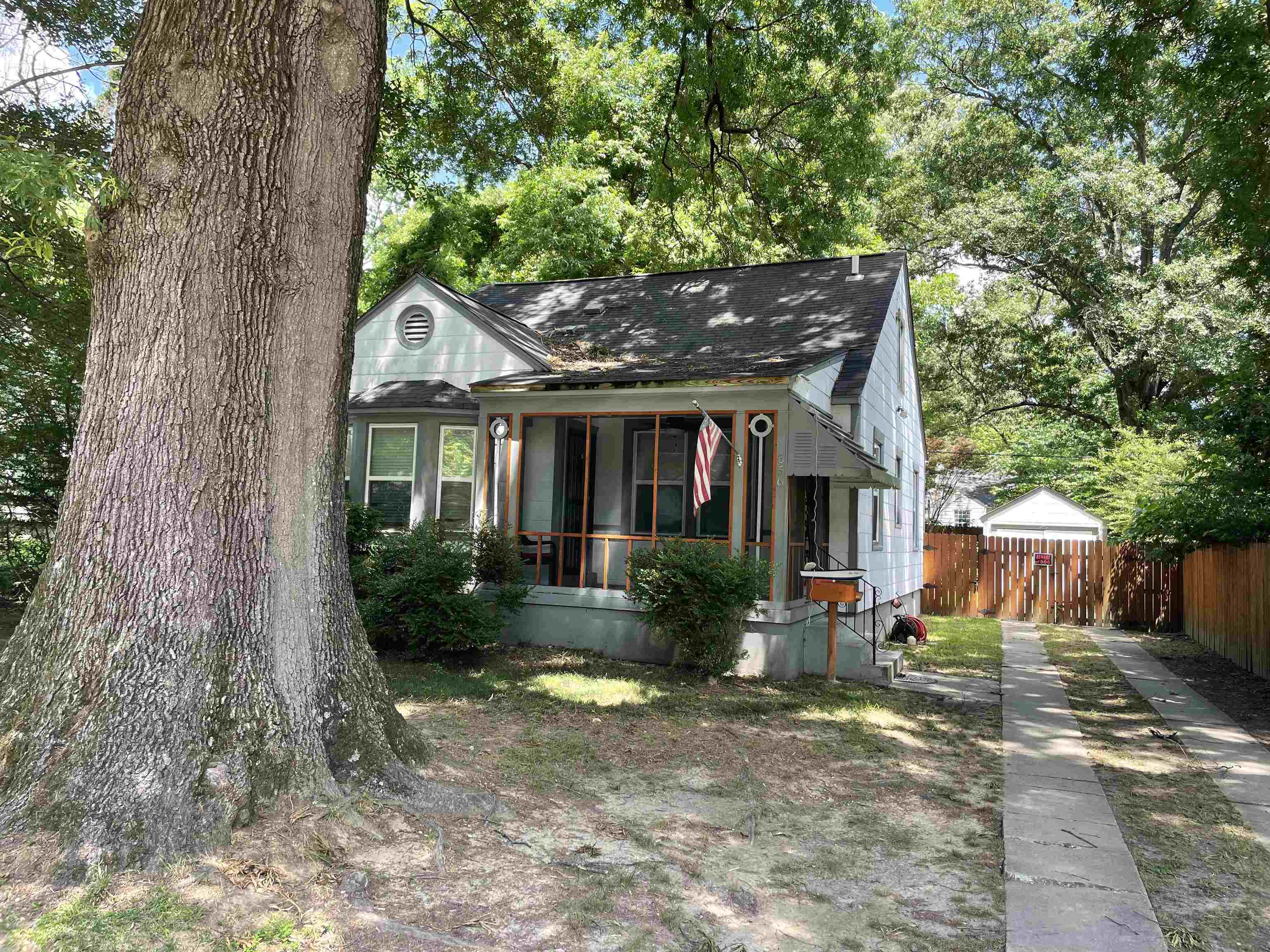 Property Photo:  656 Loeb St  TN 38111 