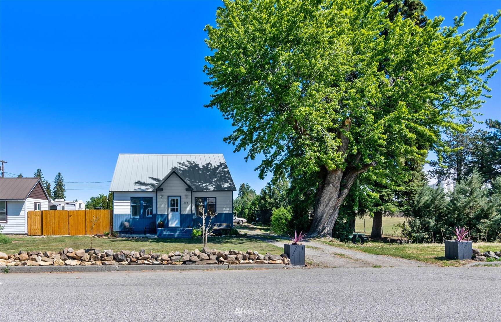 Property Photo:  307 E Poplar Street  WA 98858 