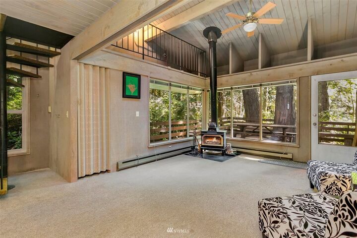 Property Photo: 727 E Promontory Road WA 98584