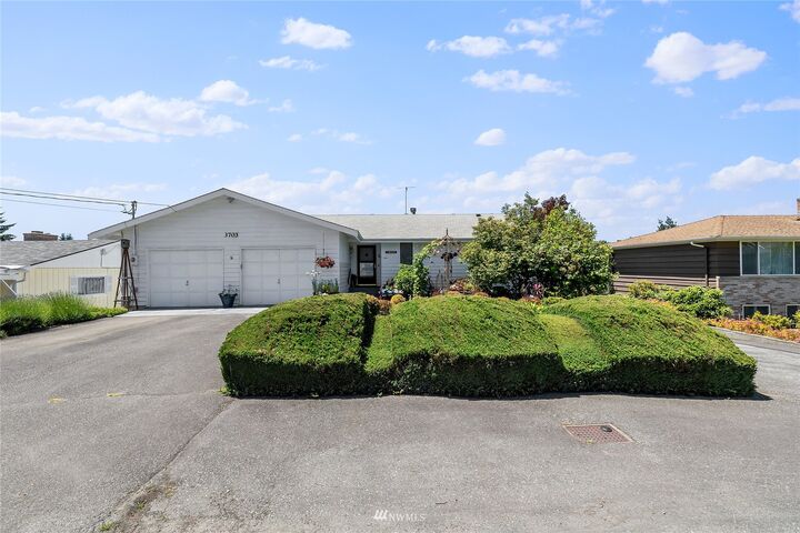 Property Photo:  3703 Petersville Road NE  WA 98310 