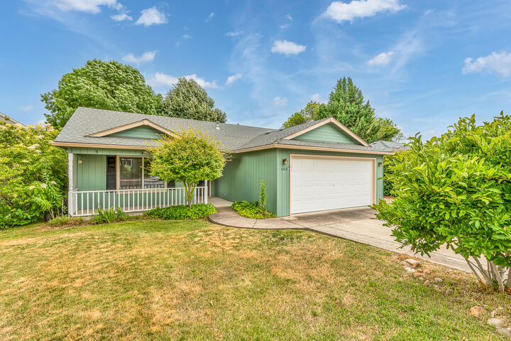 480 Westminster Drive  Eagle Point OR 97524 photo