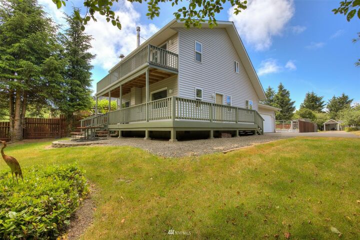Property Photo: 634 Island Circle SE WA 98569
