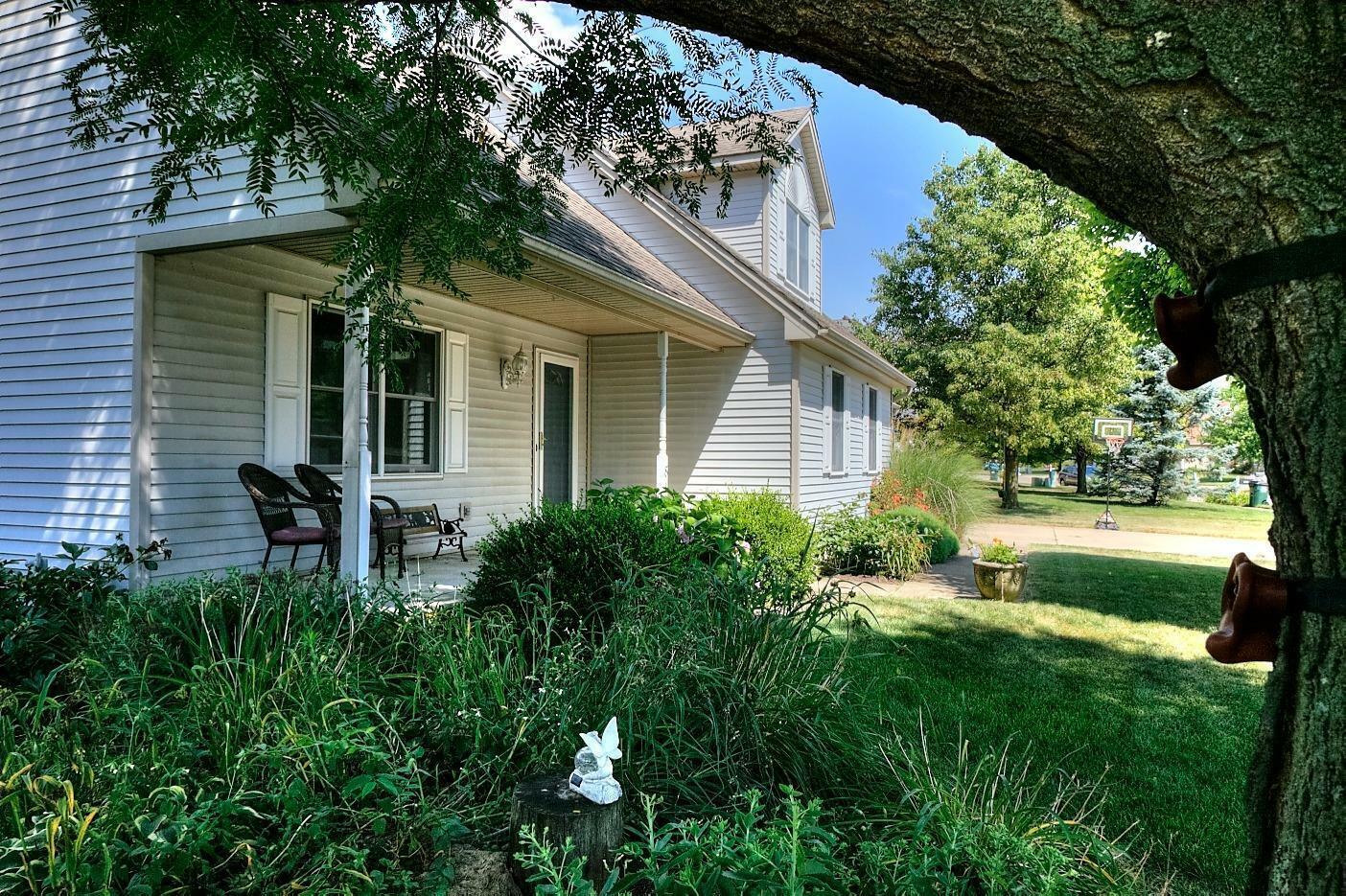 Property Photo: 812 Winding Brook Dr OH 45056