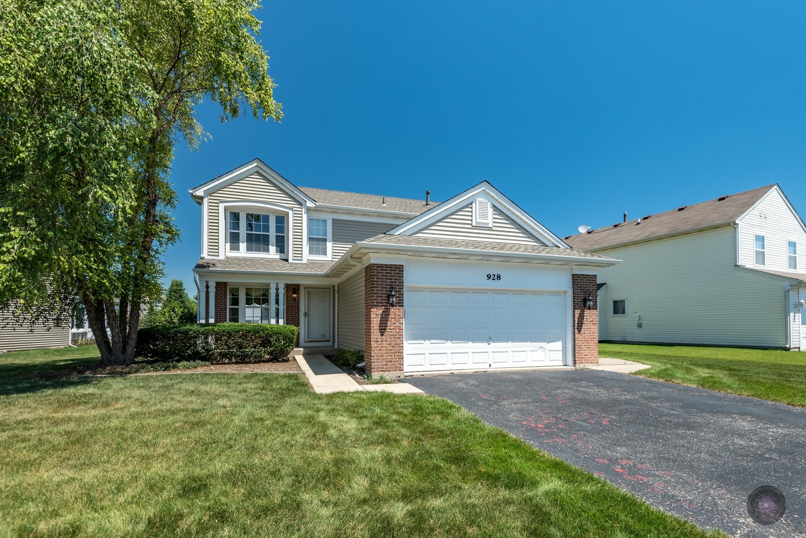 Property Photo:  928 John Friend Drive  IL 60540 