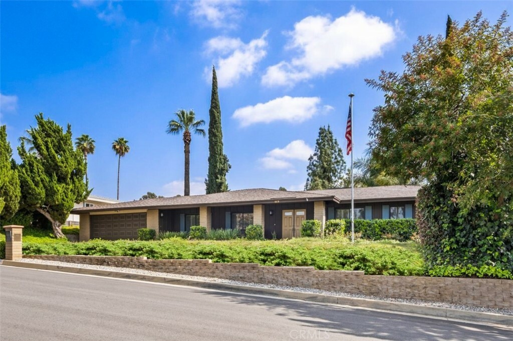Property Photo:  669 Center Crest Drive  CA 92373 