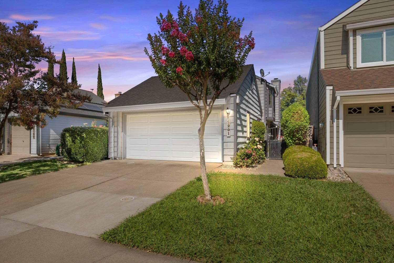 Property Photo:  2201 Sandcastle Way  CA 95833 