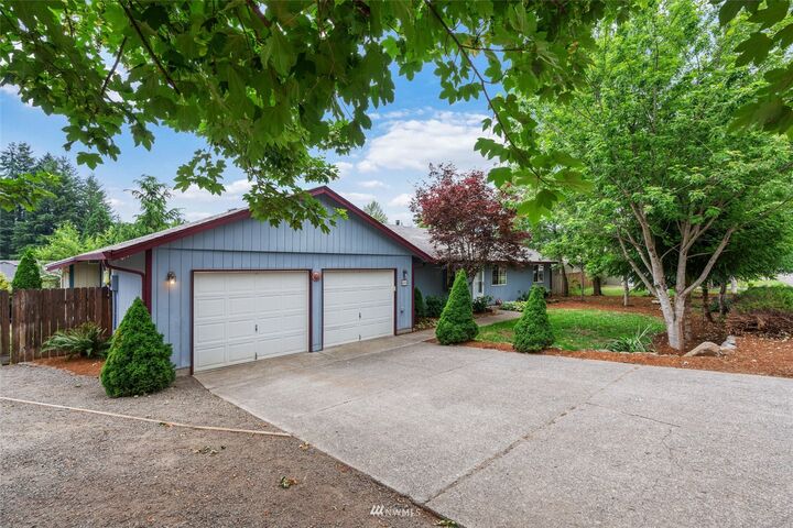 Property Photo:  405 E Farrer Street  WA 98675 