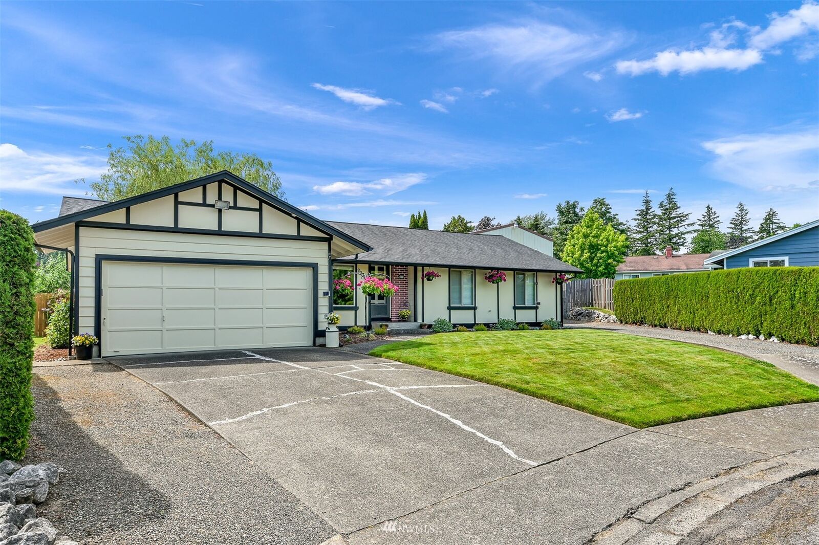Property Photo:  2032 Tamarac Place  WA 98248 