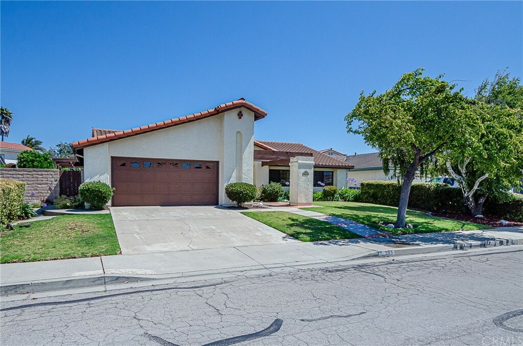 Property Photo: 505 Countrywood Court CA 93436
