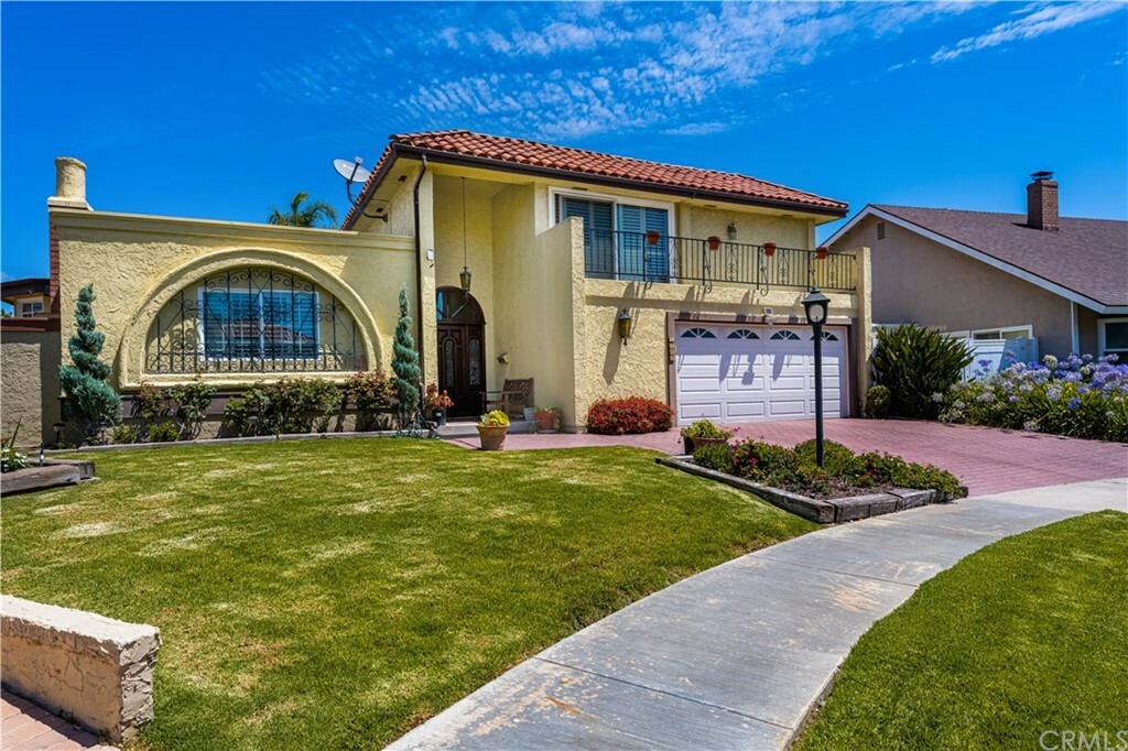 Property Photo:  1086 Santa Cruz Circle  CA 92626 