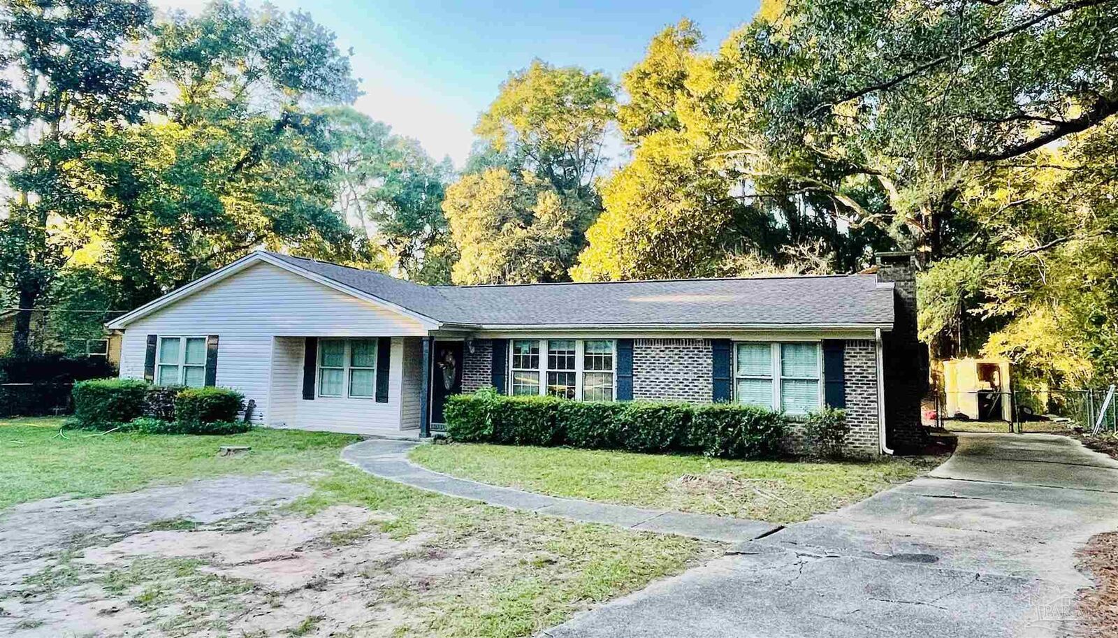 Property Photo: 5638 Windham Rd FL 32570
