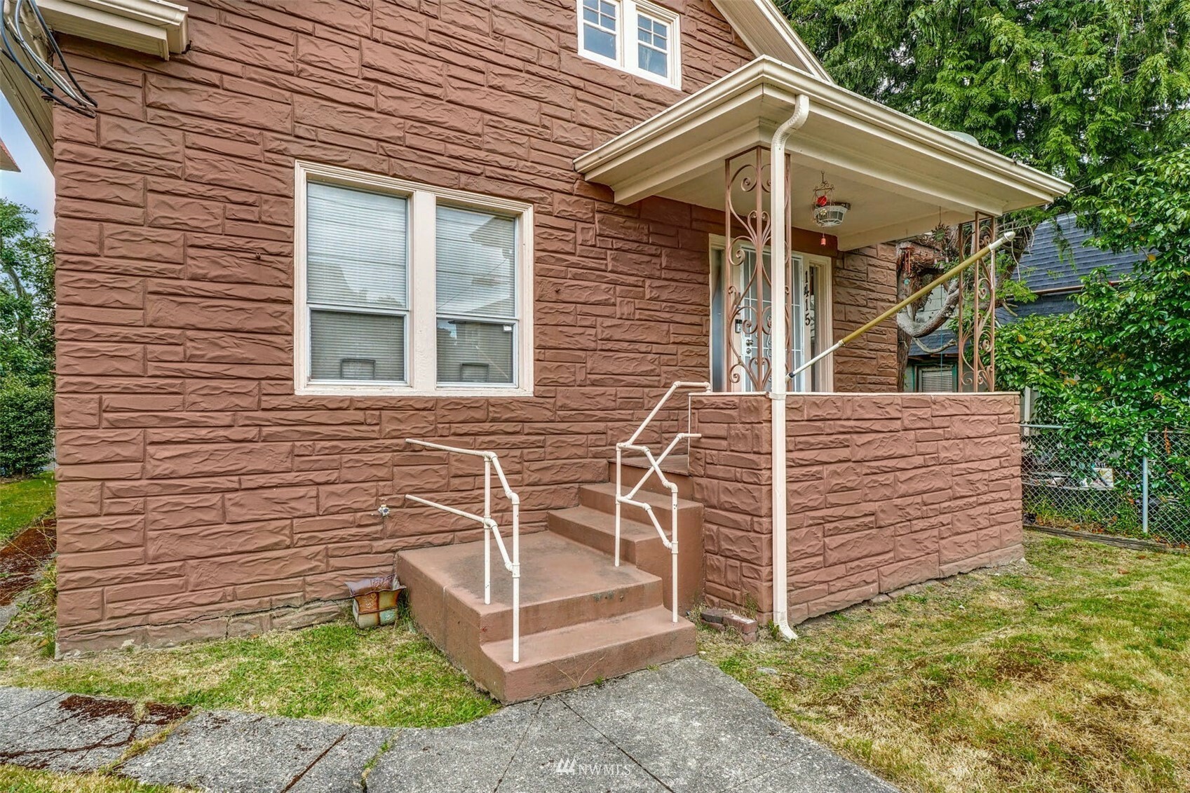 Property Photo:  1415 32nd Avenue  WA 98122 