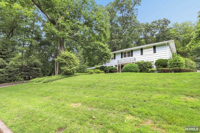 Property Photo: 7 Bluefield Court NJ 07642