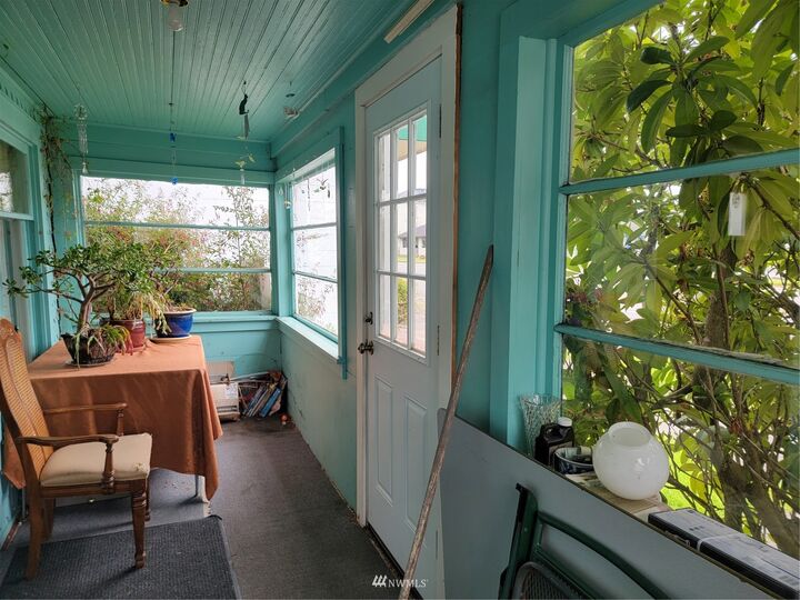 Property Photo:  604 W Market Street  WA 98520 