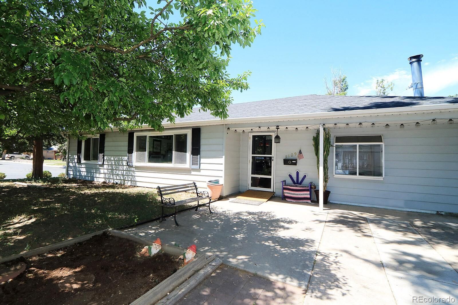 Property Photo:  1109 Joliet Street  CO 80010 
