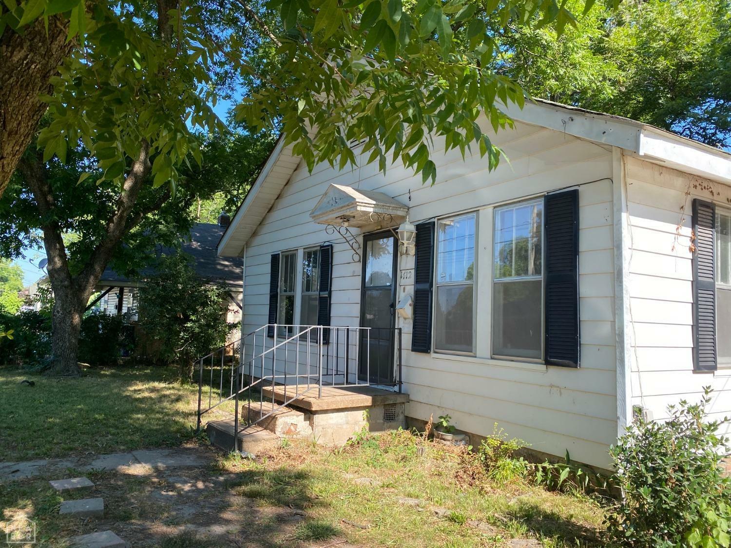 Property Photo: 1412 W Monroe Avenue AR 72401