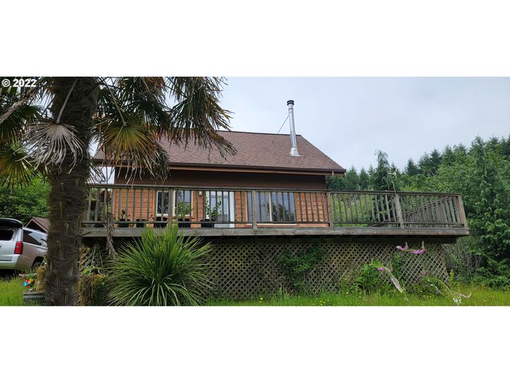 House for sale in Brookings 98105 N Bank Chetco Rd, Brookings, OR 97415