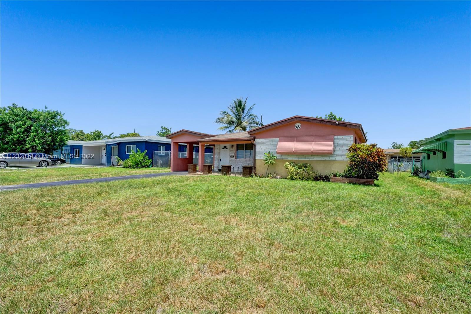 Property Photo:  2331 Arcadia Dr  FL 33023 