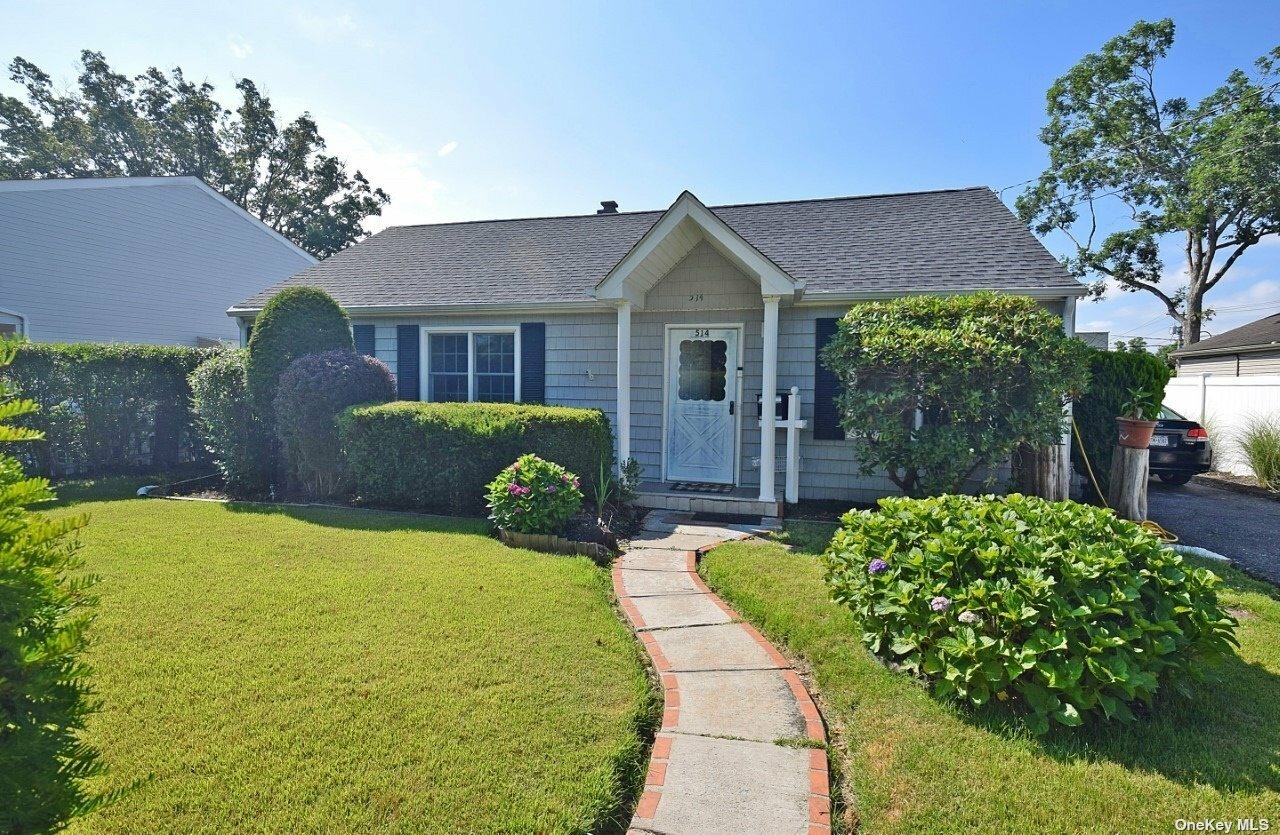 Property Photo: 514 Poplar Street NY 11703