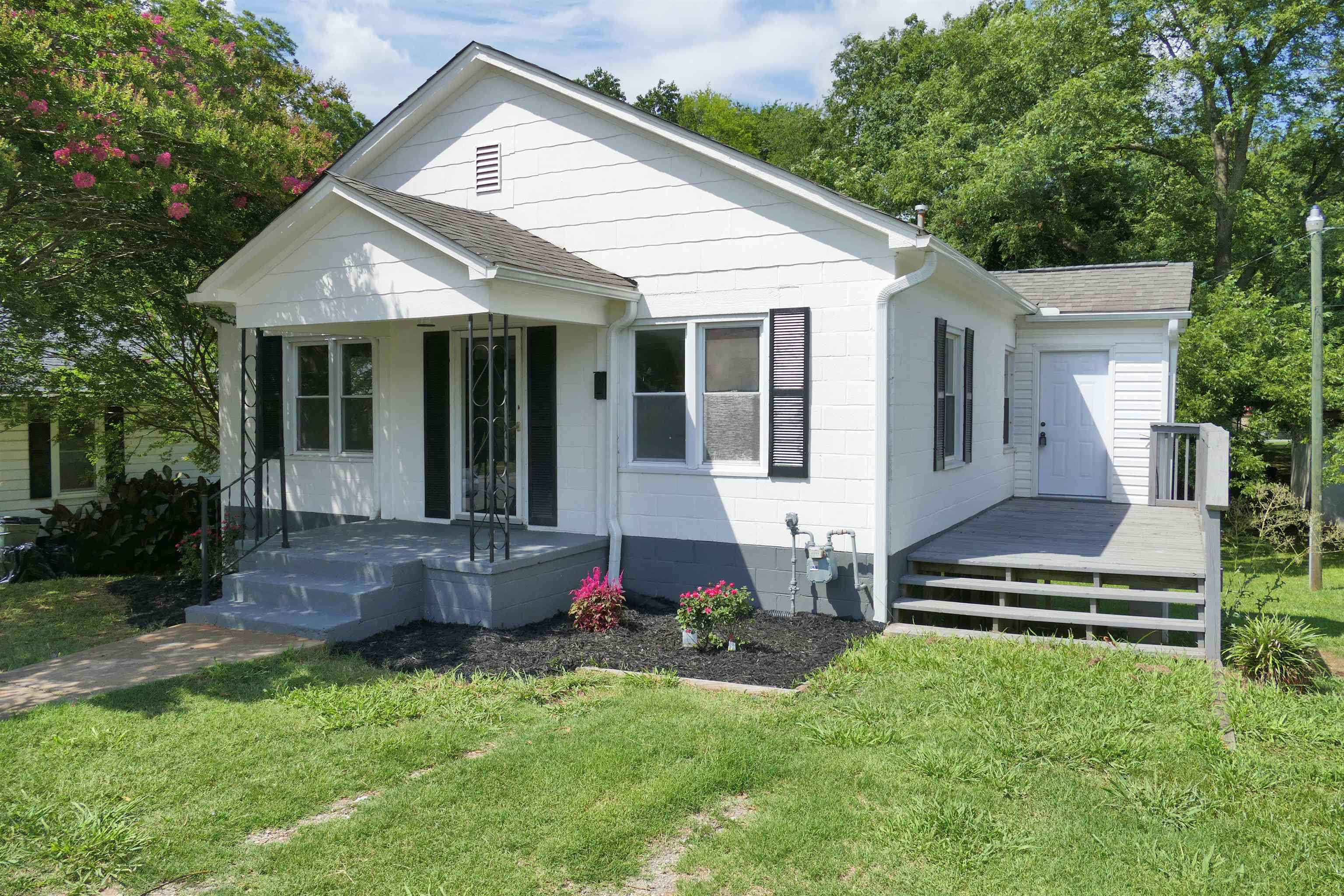 Property Photo:  606 W Buford St  SC 29341 