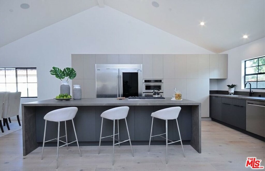 Property Photo: 5001 Rubio Avenue CA 91436