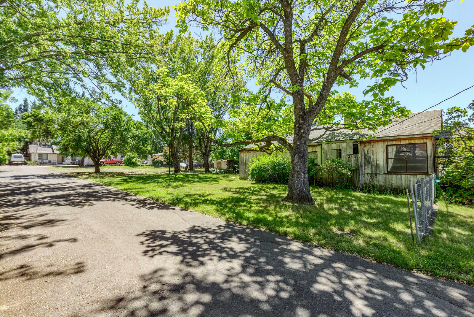 Property Photo:  2924 E McAndrews Road  OR 97504 