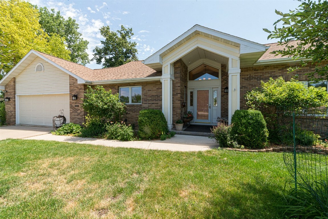 Property Photo:  3850 Indiandale Cir SE  IA 52403 