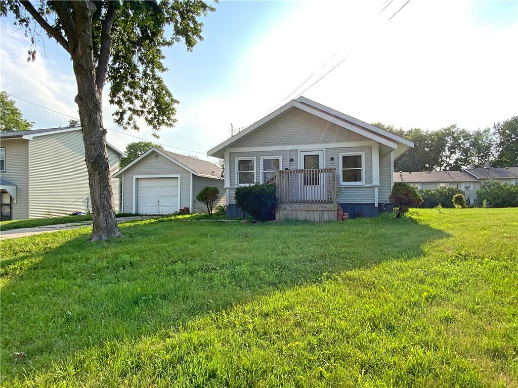 Property Photo:  1013 E 12th Street N  IA 50208 