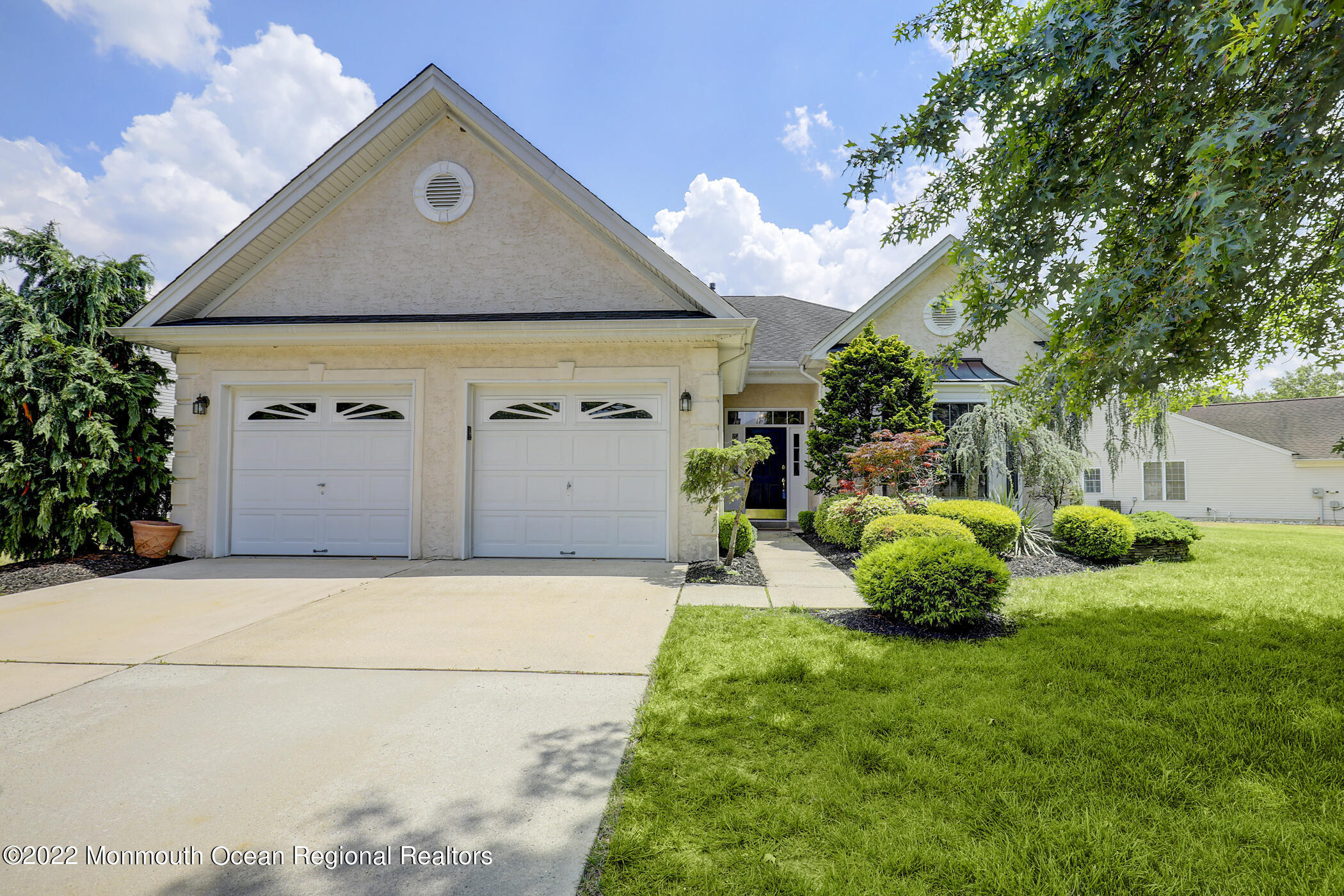 Property Photo:  15 Hazeltine Lane  NJ 08527 