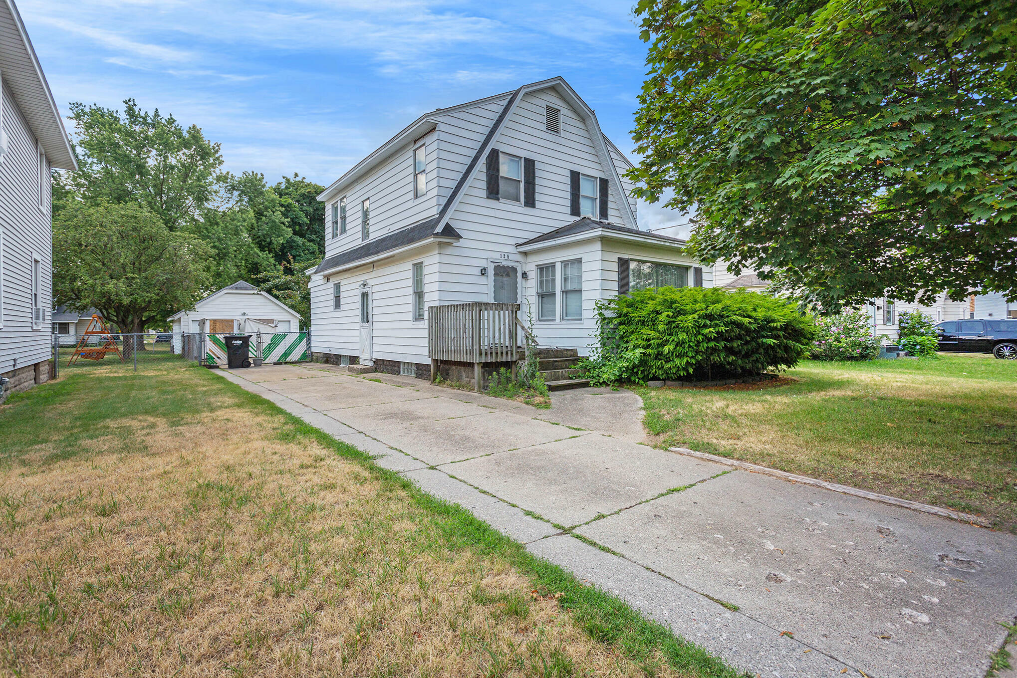 Property Photo:  128 Wexford Street SE  MI 49548 