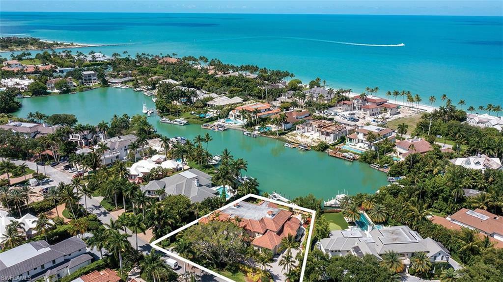 Property Photo: 4120 Cutlass Ln FL 34102