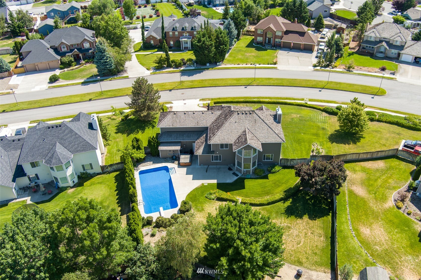 Property Photo: 2224 Fancher Heights Boulevard WA 98802