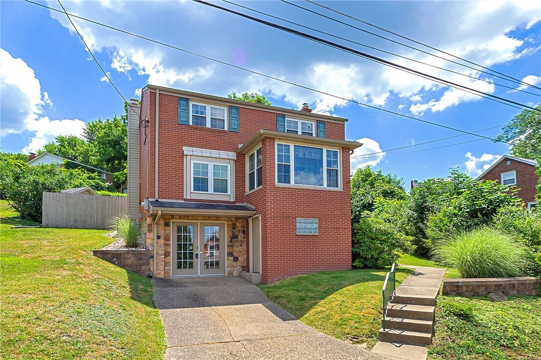 Property Photo:  401 Lecanto Ave  PA 15035 
