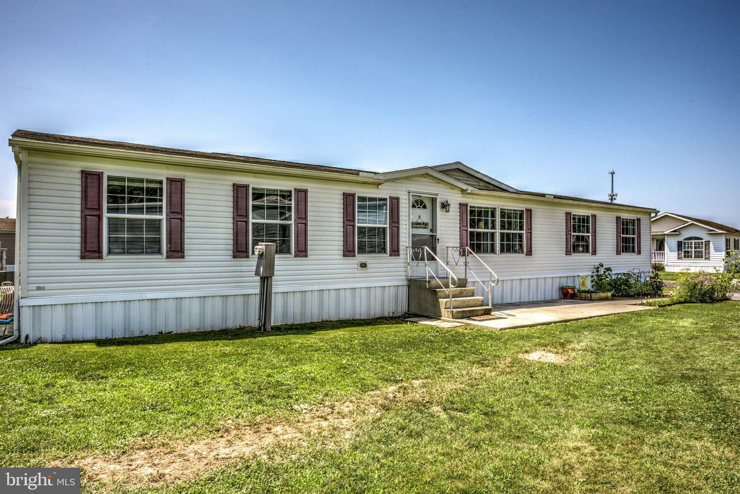 Property Photo:  462 Daisy Drive  PA 17560 