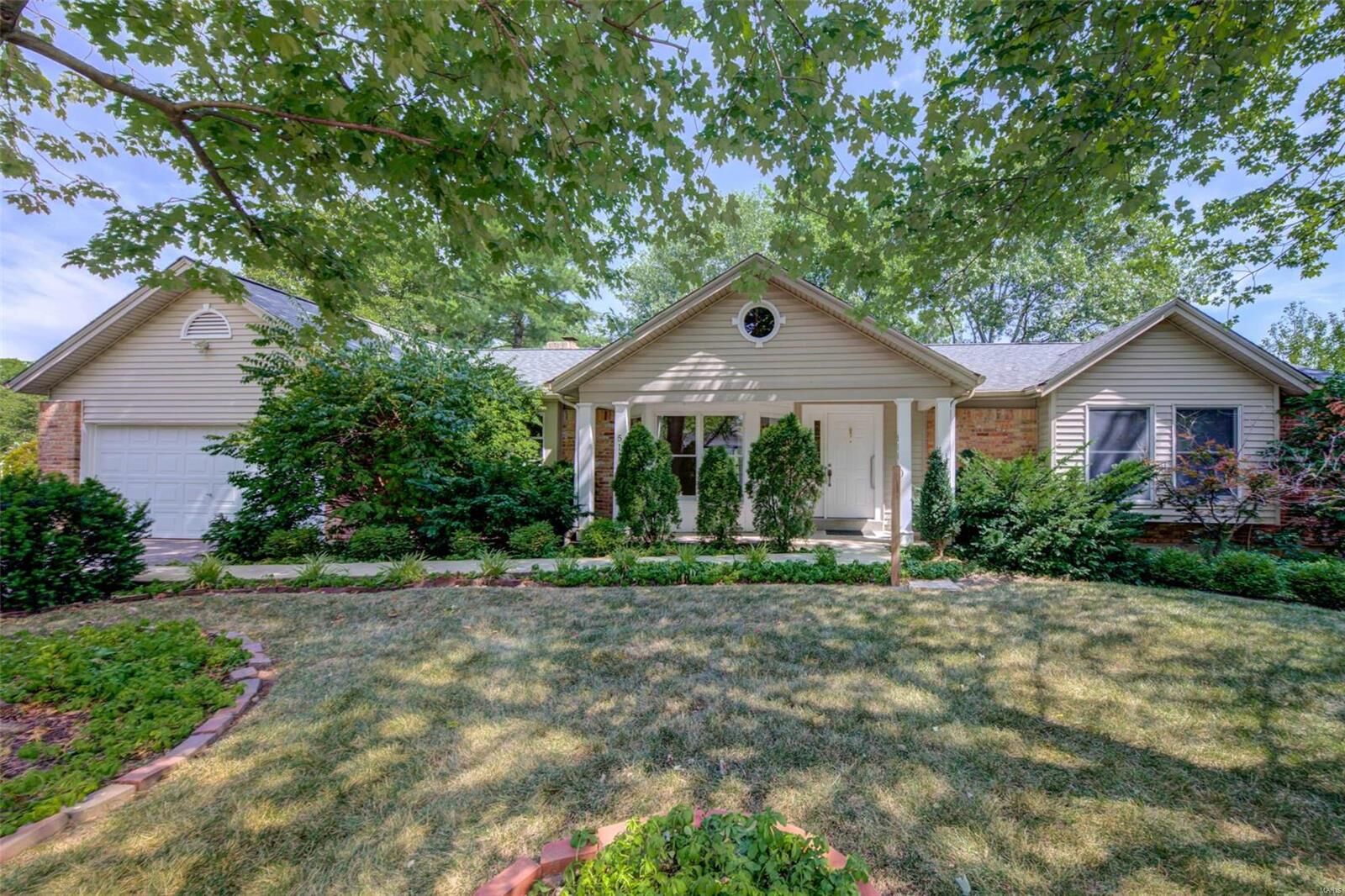 Property Photo: 511 Gray Barn Lane MO 63122